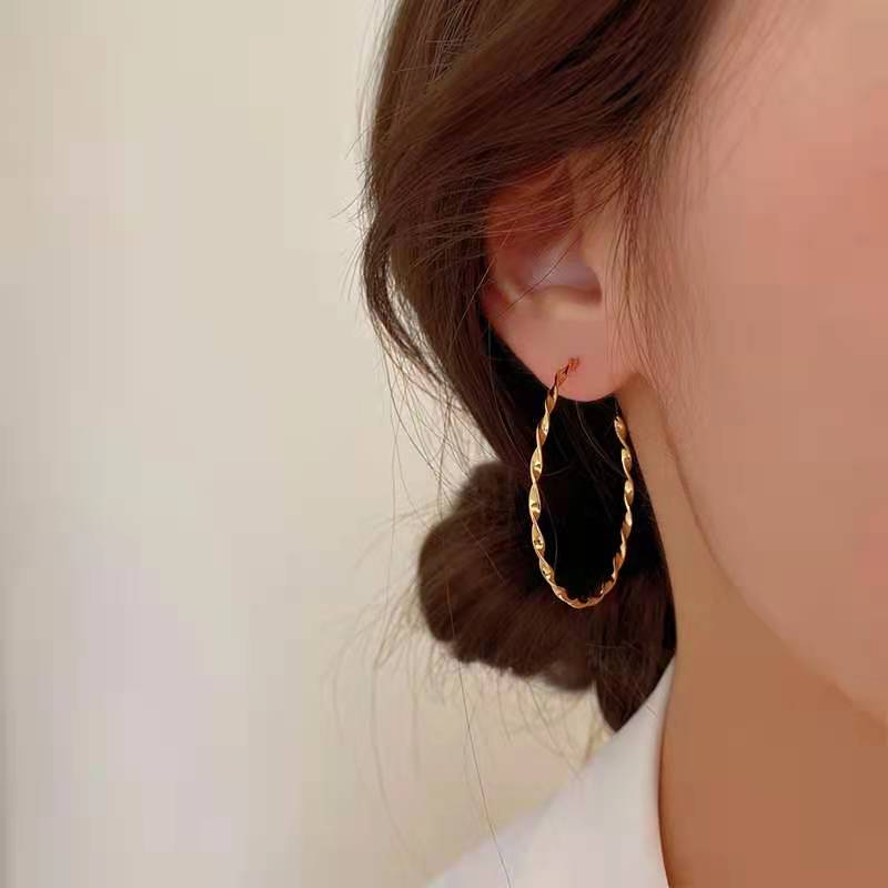 Maddie Twisted Hoops